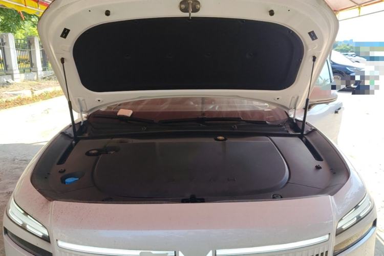 Used VOYAH Lantu Chiguang L 2026 Four-Wheel-Drive Ultra Engine Bay