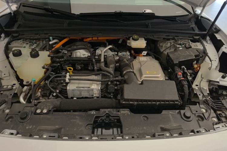 Used VOYAH Lantu Chiguang L 2026 Four-Wheel-Drive Ultra Engine Bay
