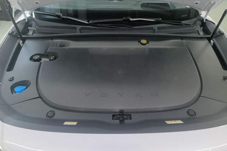 Used VOYAH Lantu Chiguang L 2026 Four-Wheel-Drive Ultra Engine Bay