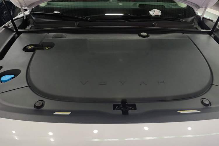 Used VOYAH Lantu Chiguang L 2026 Four-Wheel-Drive Ultra Engine Bay