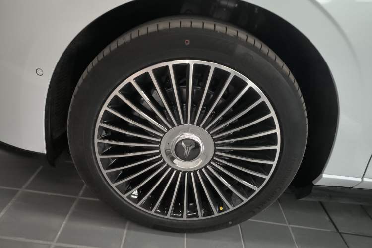 Used VOYAH Lantu Chiguang L 2026 Four-Wheel-Drive Ultra Left Front Wheel Hub