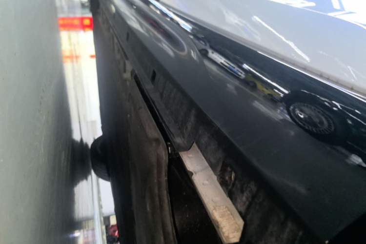 Used VOYAH Lantu Chiguang L 2026 Four-Wheel-Drive Ultra Left Side Sill