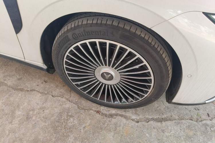 Used VOYAH Lantu Chiguang L 2026 Four-Wheel-Drive Ultra Right Front Wheel Hub