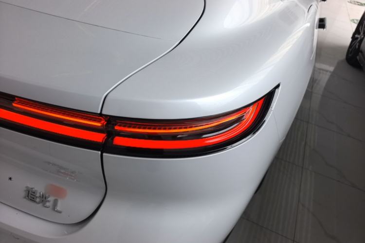 Used VOYAH Lantu Chiguang L 2026 Four-Wheel-Drive Ultra Right Rear Taillight