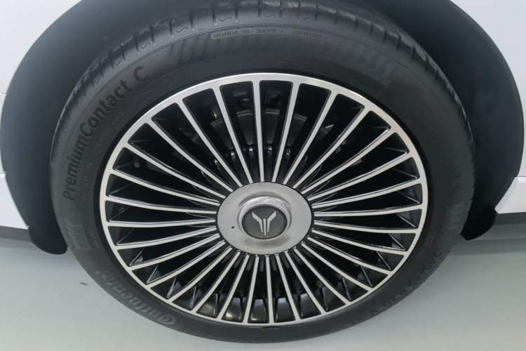Used VOYAH Lantu Chiguang L 2026 Four-Wheel-Drive Ultra Right Rear Wheel Hub