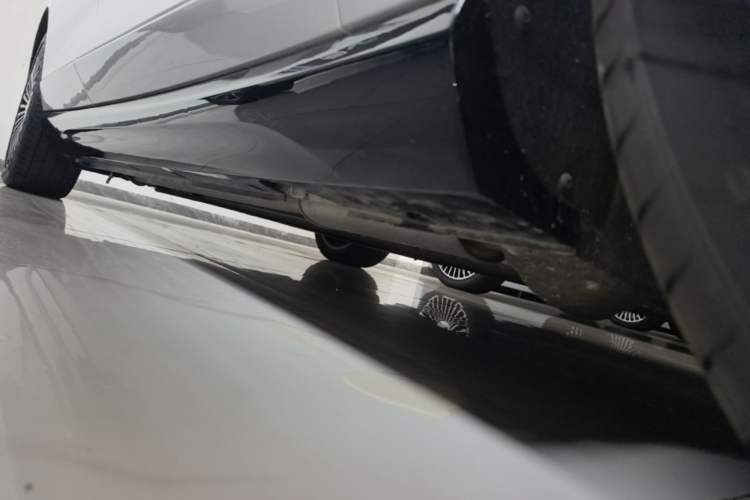Used VOYAH Lantu Chiguang L 2026 Four-Wheel-Drive Ultra Right Side Sill