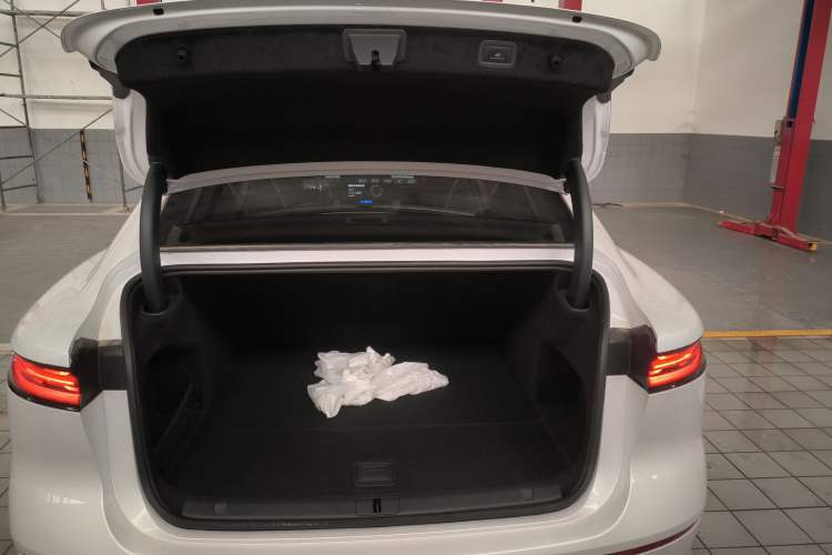 Used VOYAH Lantu Chiguang L 2026 Four-Wheel-Drive Ultra Trunk