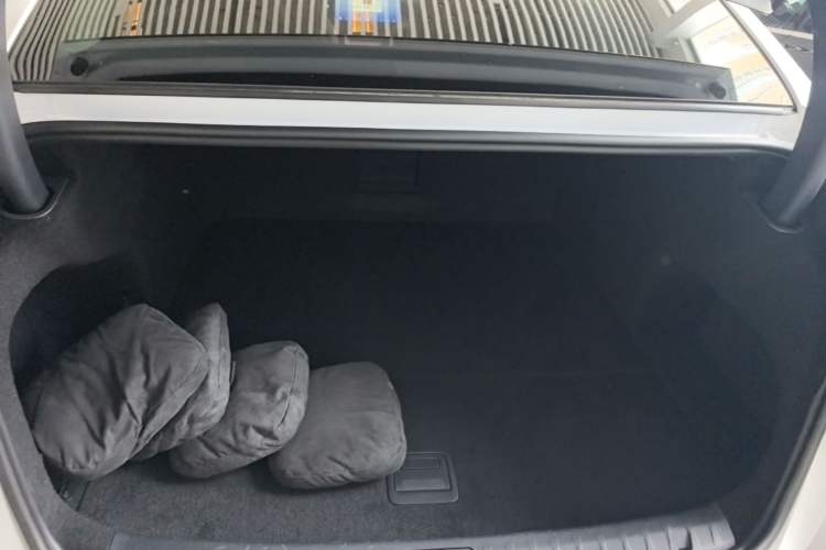 Used VOYAH Lantu Chiguang L 2026 Four-Wheel-Drive Ultra Trunk