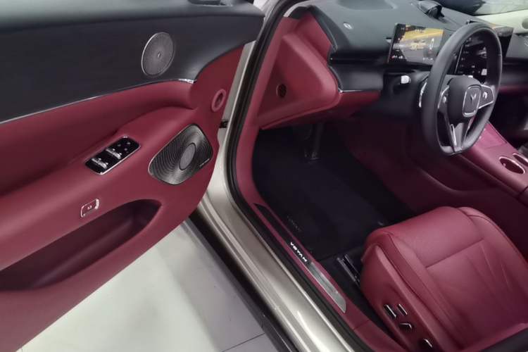 Used VOYAH Lantu Chiguang L 2026 Four-Wheel-Drive Max Driver Seat
