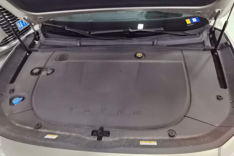 Used VOYAH Lantu Chiguang L 2026 Four-Wheel-Drive Max Engine Bay