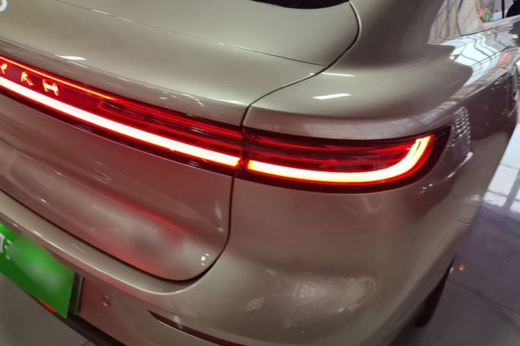 Used VOYAH Lantu Chiguang L 2026 Four-Wheel-Drive Max Right Rear Taillight
