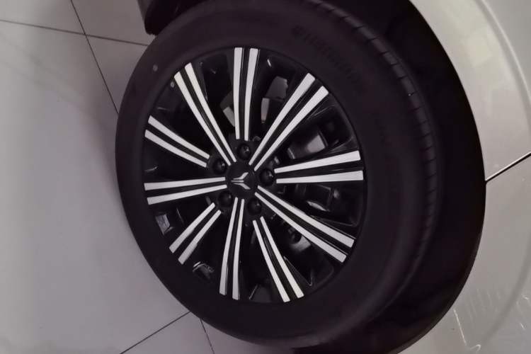 Used VOYAH Lantu Chiguang L 2026 Four-Wheel-Drive Max Right Rear Wheel Hub