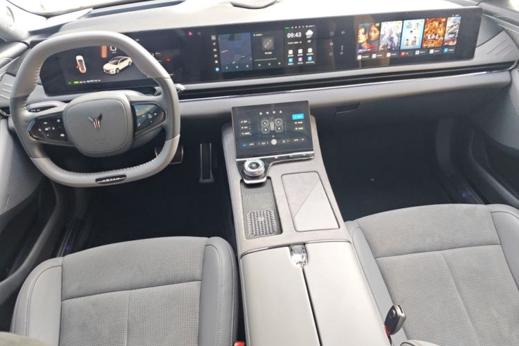 Used VOYAH PASSION 2024 PHEV Four-Wheel Drive Ultra-Long Range Executive Edition Center Console