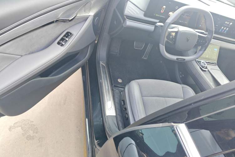 Used VOYAH PASSION 2024 PHEV Four-Wheel Drive Ultra-Long Range Executive Edition Driver Seat