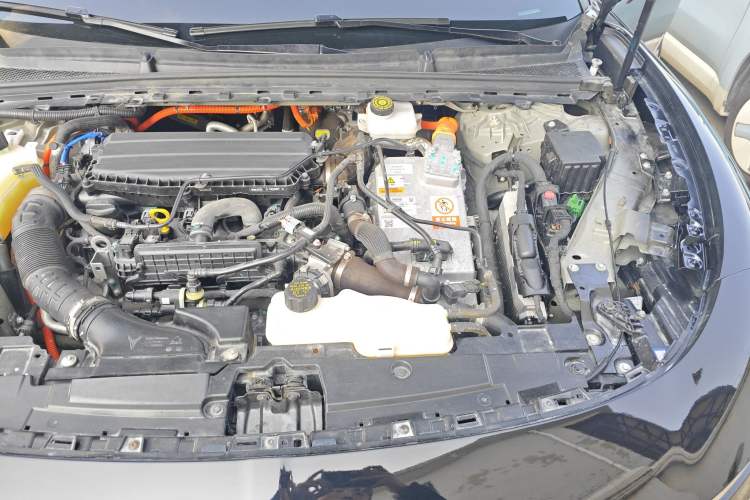 Used VOYAH PASSION 2024 PHEV Four-Wheel Drive Ultra-Long Range Executive Edition Engine Bay Left