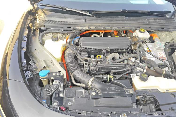 Used VOYAH PASSION 2024 PHEV Four-Wheel Drive Ultra-Long Range Executive Edition Engine Bay Right