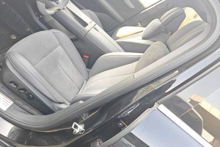 Used VOYAH PASSION 2024 PHEV Four-Wheel Drive Ultra-Long Range Executive Edition Left Front Seat