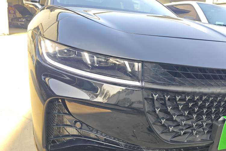 Used VOYAH PASSION 2024 PHEV Four-Wheel Drive Ultra-Long Range Executive Edition Right Front Headlight