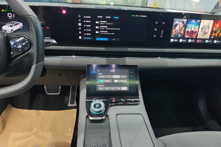 Used VOYAH PASSION 2024 PHEV Four-Wheel Drive Ultra-Long Range Flagship Model Audio And AC Panel