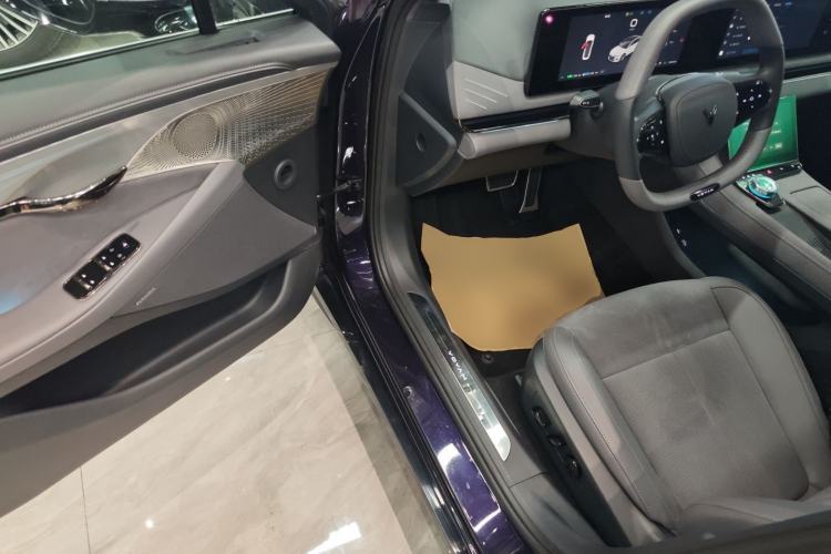 Used VOYAH PASSION 2024 PHEV Four-Wheel Drive Ultra-Long Range Flagship Model Driver Seat
