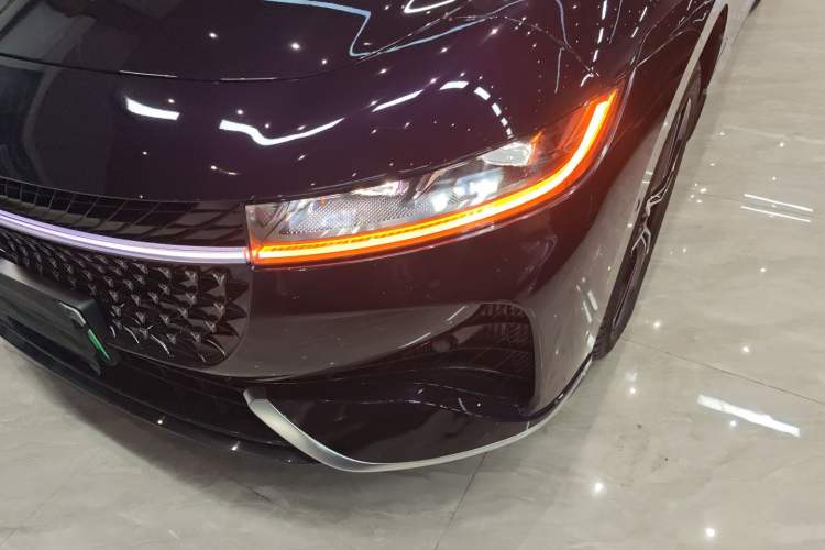 Used VOYAH PASSION 2024 PHEV Four-Wheel Drive Ultra-Long Range Flagship Model Left Front Headlight