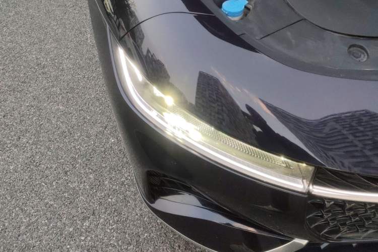 Used VOYAH PASSION 2024 PHEV Four-Wheel Drive Ultra-Long Range Flagship Model Right Front Headlight