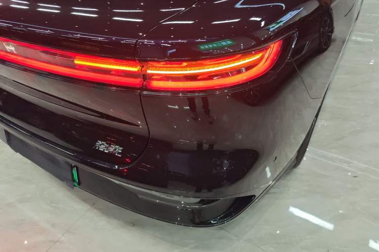 Used VOYAH PASSION 2024 PHEV Four-Wheel Drive Ultra-Long Range Flagship Model Right Rear Taillight