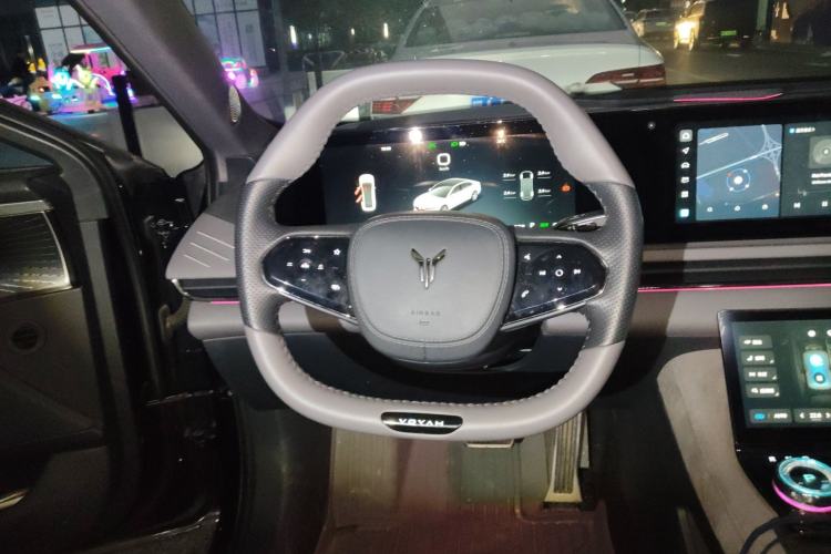 Used VOYAH PASSION 2024 PHEV Four-Wheel Drive Ultra-Long Range Flagship Model Steering Wheel