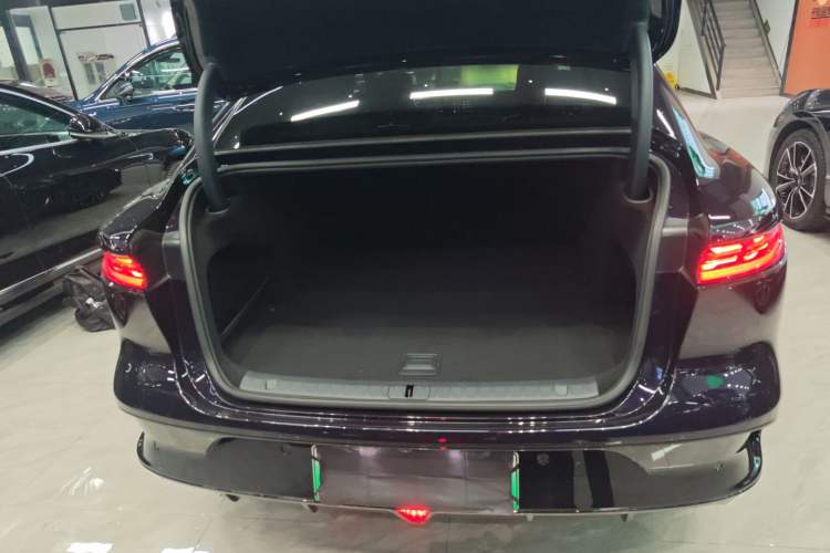 Used VOYAH PASSION 2024 PHEV Four-Wheel Drive Ultra-Long Range Flagship Model Trunk