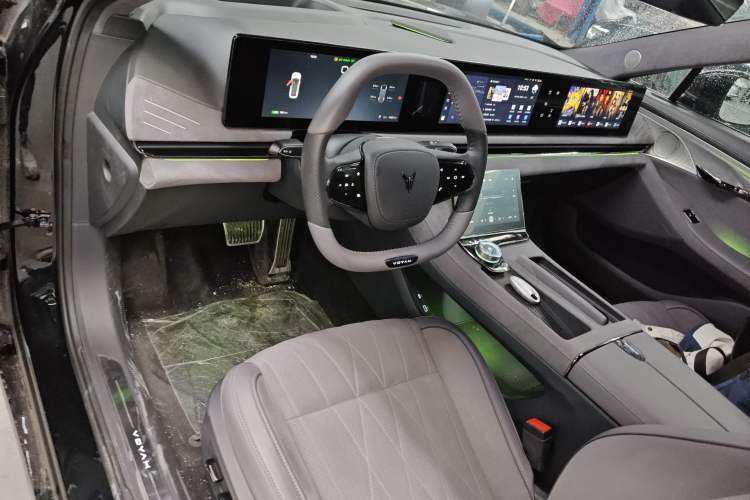Used VOYAH PASSION 2023 Four-Wheel Drive Long-Range Version Center Console