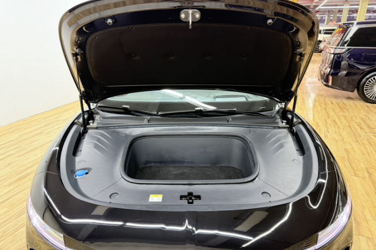 Used VOYAH PASSION 2023 Four-Wheel Drive Long-Range Version Engine Bay