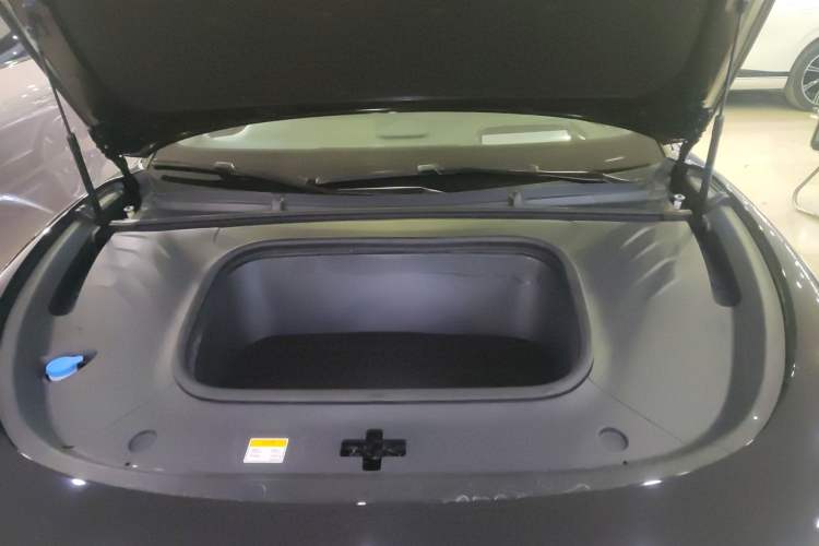Used VOYAH PASSION 2023 Four-Wheel Drive Long-Range Version Engine Bay