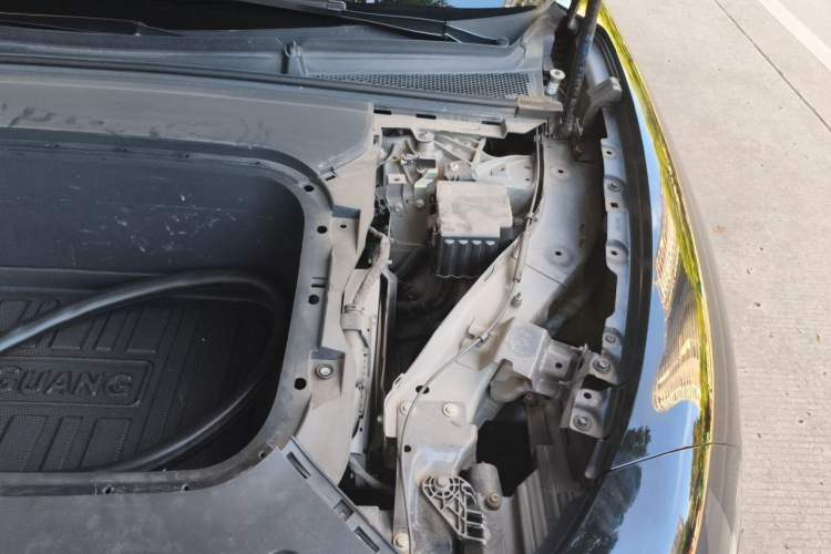 Used VOYAH PASSION 2023 Four-Wheel Drive Standard Edition Engine Bay Left