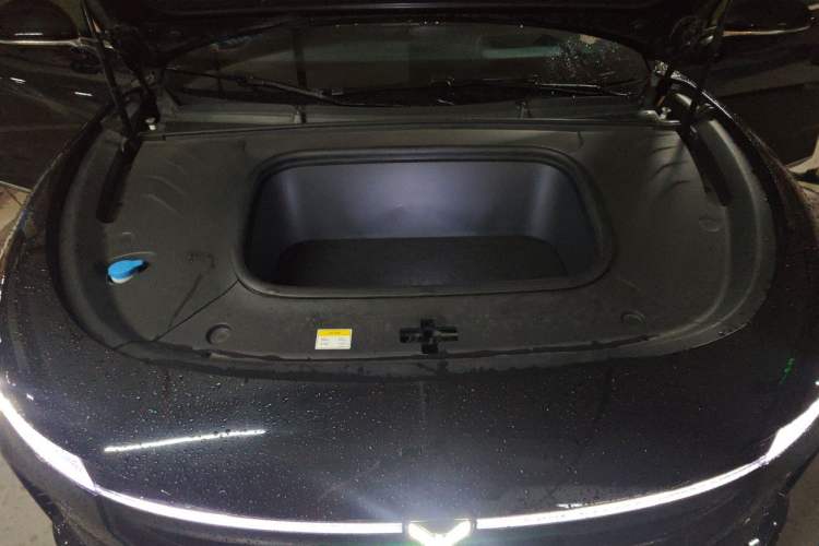 Used VOYAH PASSION 2023 Four-Wheel Drive Flagship Edition Engine Bay