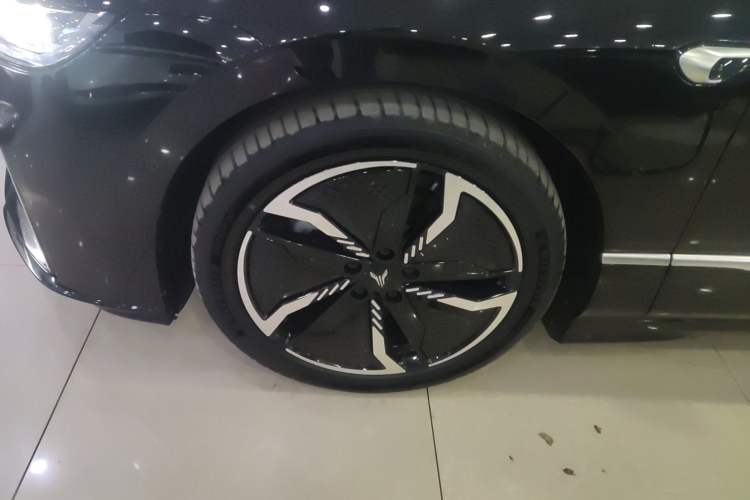 Used VOYAH PASSION 2023 Four-Wheel Drive Long-Range Version Exterior 7
