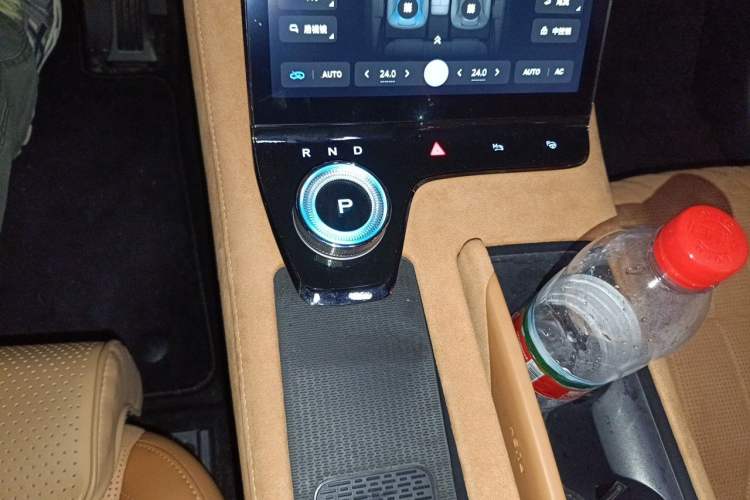 Used VOYAH PASSION 2023 Four-Wheel Drive Flagship Edition Gear Lever