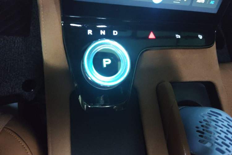 Used VOYAH PASSION 2023 Four-Wheel Drive Flagship Edition Gear Lever