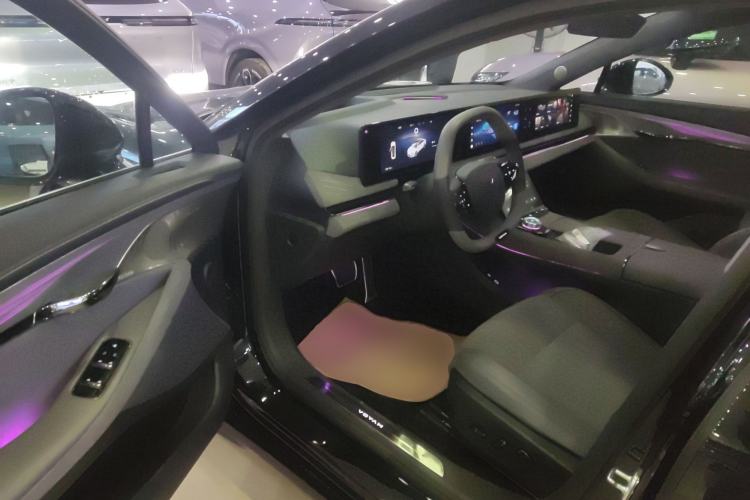 Used VOYAH PASSION 2023 Four-Wheel Drive Long-Range Version Interior 3