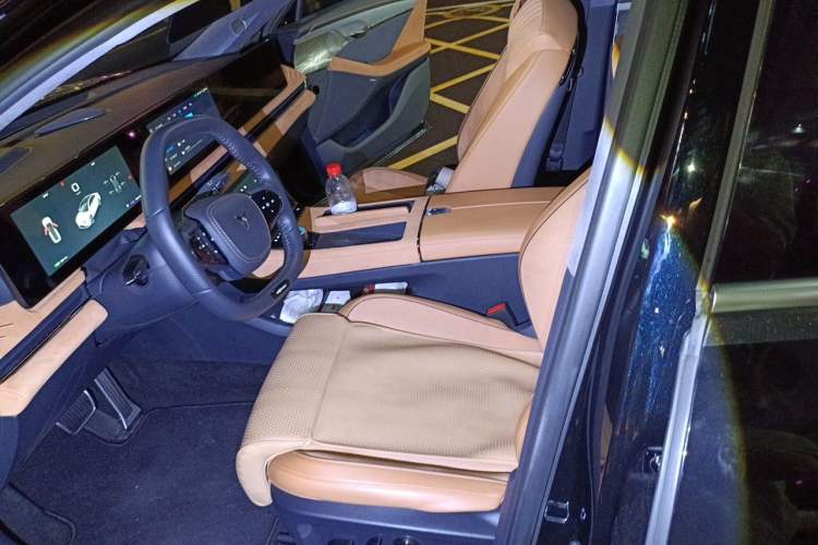Used VOYAH PASSION 2023 Four-Wheel Drive Flagship Edition Left Front Seat