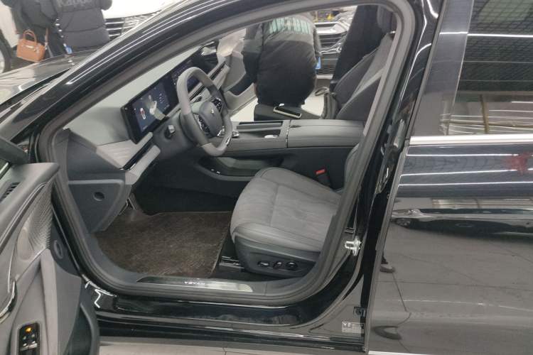 Used VOYAH PASSION 2023 Four-Wheel Drive Flagship Edition Left Front Seat