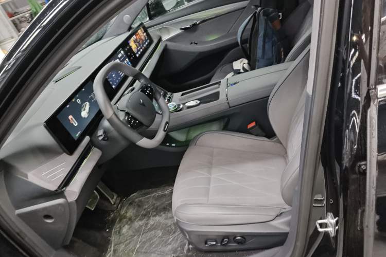 Used VOYAH PASSION 2023 Four-Wheel Drive Long-Range Version Left Front Seat