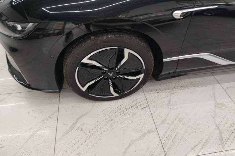 Used VOYAH PASSION 2023 Four-Wheel Drive Flagship Edition Left Front Wheel Hub