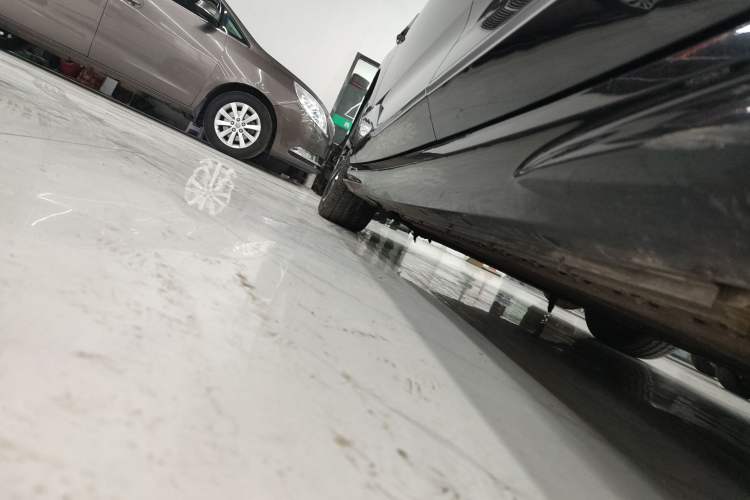 Used VOYAH PASSION 2023 Four-Wheel Drive Flagship Edition Left Side Sill