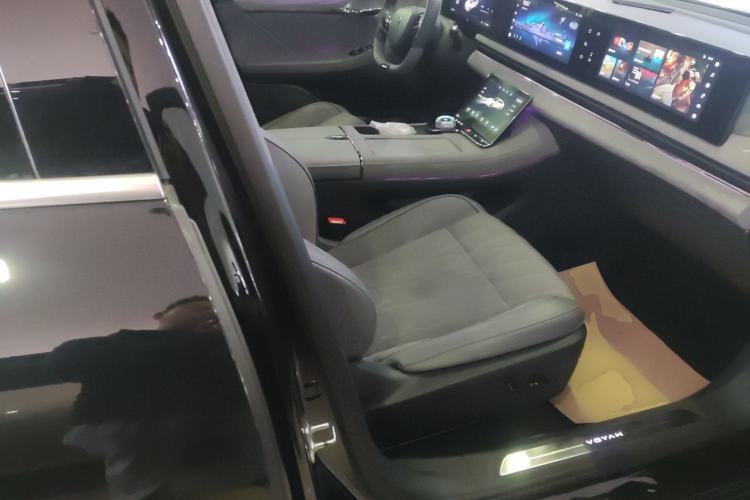 Used VOYAH PASSION 2023 Four-Wheel Drive Long-Range Version Right Front Seat