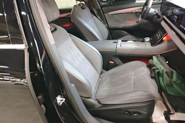 Used VOYAH PASSION 2023 Four-Wheel Drive Long-Range Version Right Front Seat