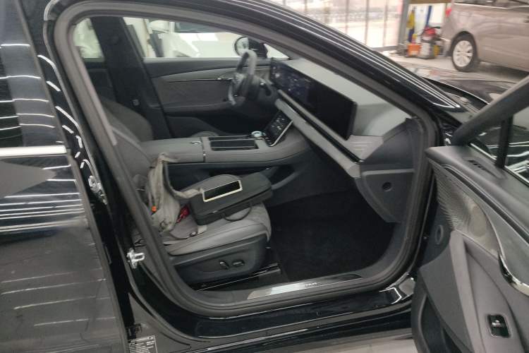 Used VOYAH PASSION 2023 Four-Wheel Drive Flagship Edition Right Front Seat