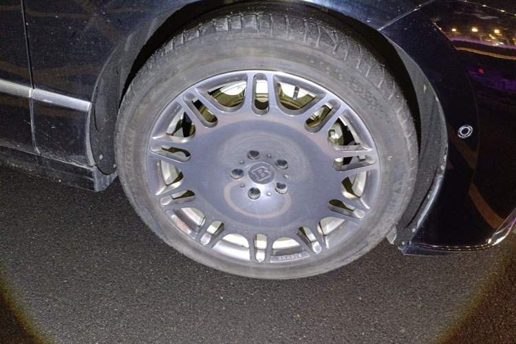 Used VOYAH PASSION 2023 Four-Wheel Drive Flagship Edition Right Front Wheel Hub