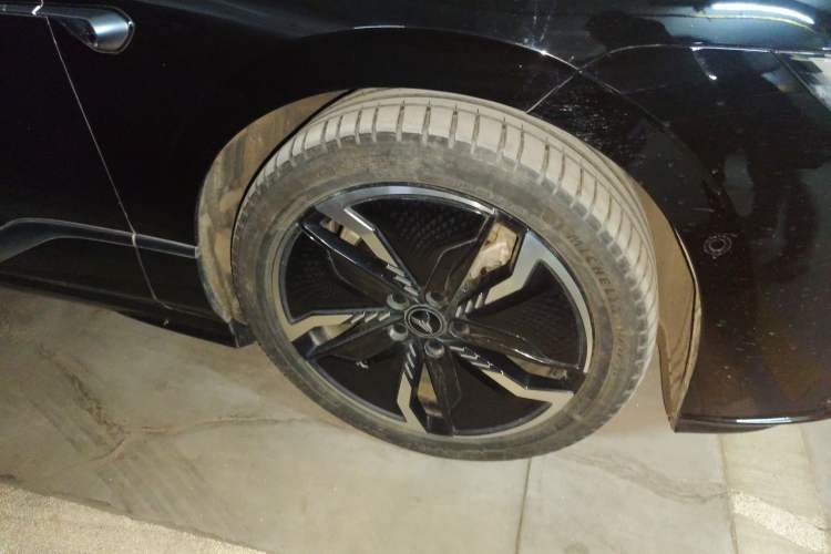 Used VOYAH PASSION 2023 Four-Wheel Drive Long-Range Version Right Front Wheel Hub
