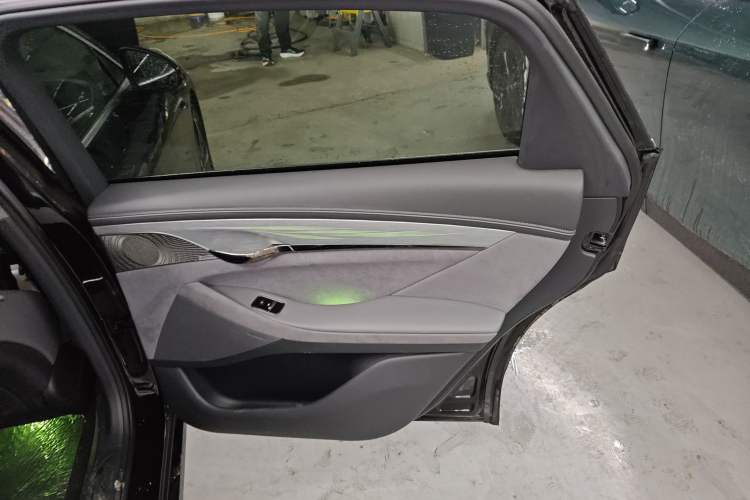 Used VOYAH PASSION 2023 Four-Wheel Drive Long-Range Version Right Rear Door Interior