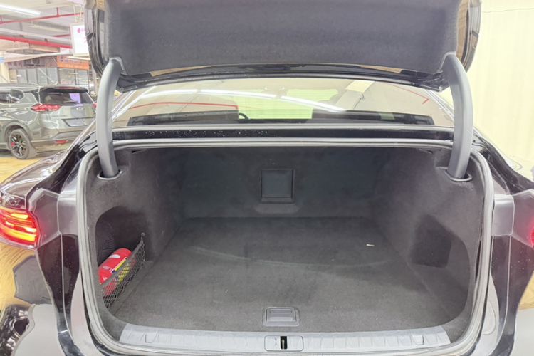 Used VOYAH PASSION 2023 Four-Wheel Drive Long-Range Version Trunk